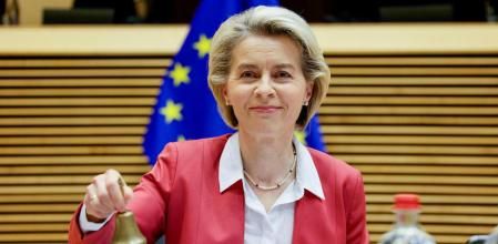 President of the European Commission Ursula von der Leyen rings the bell at the beginning of the College of Commissioners in Brussels, Wednesday, Dec 01, 2021. Olivier Matthys/Pool via REUTERS
