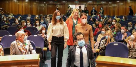 El director general de Discapacidad del Gobierno, Jesús Martín Blanco; la ministra de Derechos Sociales y Agenda 2030, Ione Belarra; la ministra de Igualdad, Irene Montero y la joven activista con discapacidad, Cristina Paredero, a su llegada al acto institucional del Día Internacional de las Personas con Discapacidad.