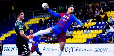 El pivote barcelonista Youssef Ben Ali, el pasado martes frente al Torrelavega