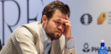 Norway's chessmaster Magnus Carlsen competes against Russia's chessmaster Ian Nepomniachtchi (unseen) during Game 2 of the FIDE World Chess Championship Dubai 2021, at the Dubai Expo 2020 in the Gulf emirate, on November 27, 2021. (Photo by Giuseppe CACACE / AFP)