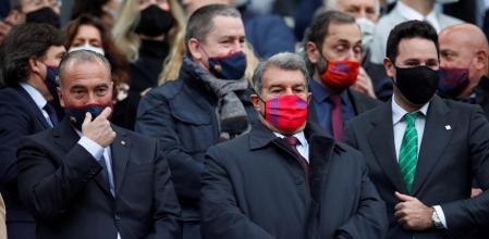 BARCELONA, 04/12/2021.- El presidente del FC Barcelona Joan Laporta durante el partido de Liga que FC Barcelona y Betis disputan este sábado en el estadio Camp Nou de Barcelona. EFE/ Alejandro García