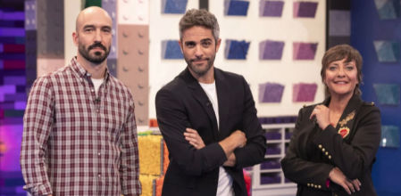 Roberto Leal junto a los miembros del jurado de 'Lego Masters'