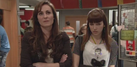 Ana Millán y Úrsula Corberó, en 'Física o química'