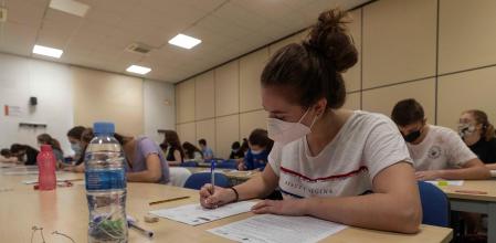 Una estudiante en las EBAU del pasado curso
