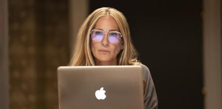 Carrie Bradshaw (Sarah Jessica Parker) todavía trabaja con un Mac.
