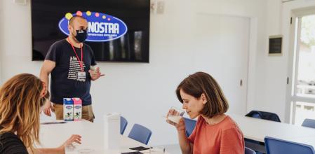 Detrás de un vaso de leche: vivir la experiencia de conocer una granja láctea