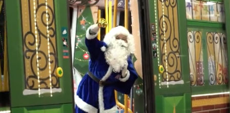El recibimiento navideño del Metro de Madrid a sus pasajeros que ha dividido las redes