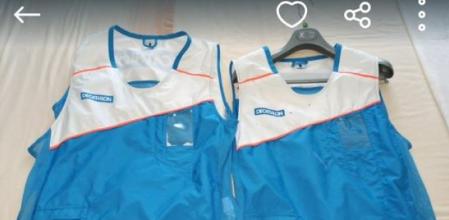 Los uniformes de trabajo del anuncio de Wallapop