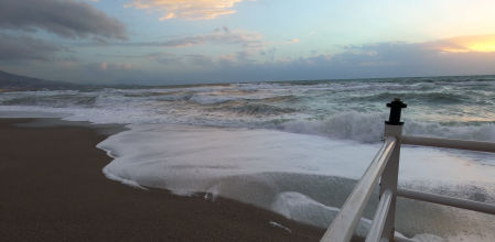 Temporal de levante en Fuengirola.
