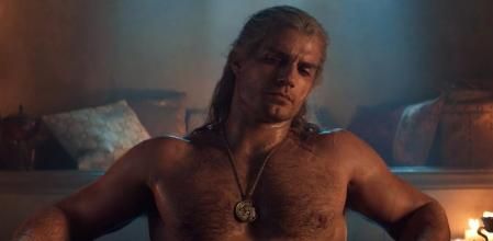 Una de las imágenes de 'The Witcher' donde mejor se aprecia el trabajo físico de Henry Cavill.