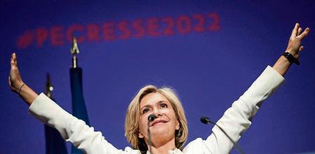 FILE PHOTO: Valerie Pecresse, head of the Paris Ile-de-France region and Les Republicains (LR) right-wing party candidate for the 2022 French presidential election, attends a meeting following a closed-door session with party officials, in Paris, France, December 11, 2021. REUTERS/Benoit Tessier/File Photo