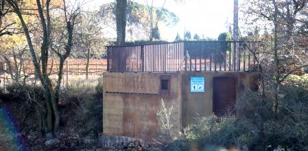 La caseta de tiro al plato reconvertida en un refugio de murciélagos.
