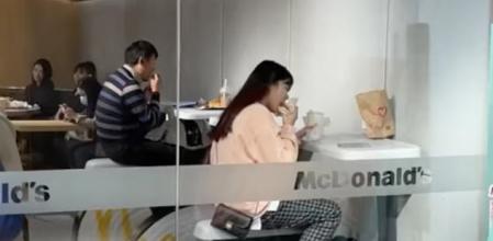 Un McDonald’s instala bicicletas estáticas para que los clientes hagan ejercicio mientras comen