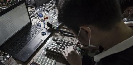 Algunos mineros chinos han sorteado la vigilancia del Gobierno