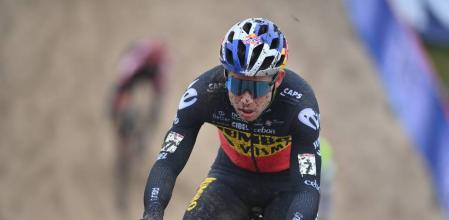 Wout van Aert, ciclista de Jumbo-Visma, domina pruebas de carretera, contrarreloj y ciclocross.