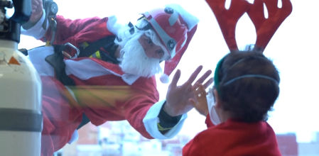 Esta modalidad de visita también ha permitido que la llegada de Papá Noel no fuera incompatible con las restricciones vigentes por la covid.