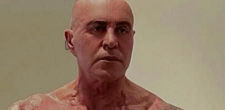 Dicen que la edad es solo un número, pero hay algunos que tienen especial significado. Es el caso de Kiko Matamoros, que cumplirá este lunes 27 de diciembre 65 años y ha querido mostrar ante el mundo que todavía tiene cuerda para rato. Para demostrarlo, no ha dudado en desnudarse en redes sociales y presumir de forma física.