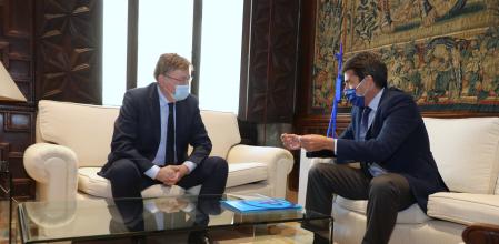 El presidente de la Generalitat Valenciana, Ximo Puig, durante su encuentro con el líder del PPCV, Carlos Mazón.