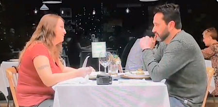 El ‘zasca’ de un comensal a su cita de ‘First Dates’ por declararse “ni feminista ni machista”