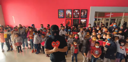 El 'youtuber' Lucky Masked en el estreno de 'Spiderman: No way home'