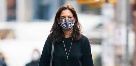 Katie Holmes con los pantalones anchos de seda