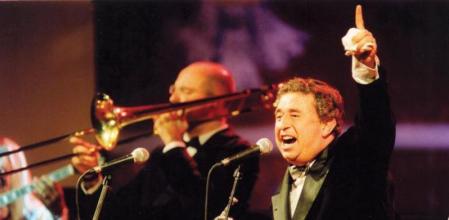 La orquesta La Locomotora Negra durante un concierto.