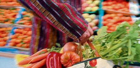 Cistell tradicional d'anar a comprar, substitut de les bosses de plastic.