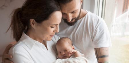 Los permisos de maternidad y paternidad siguen igual, aunque se ha aprobado una nueva ayuda