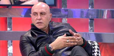 La dirección de 'Sálvame' tuvo que frenar el discurso del colaborador.