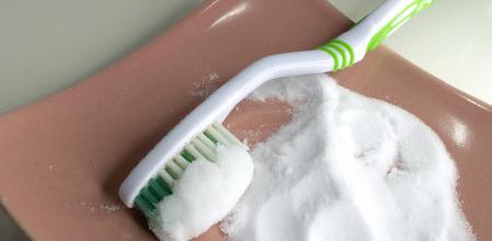 Cepillo de dientes impregnado de bicarbonato sódico