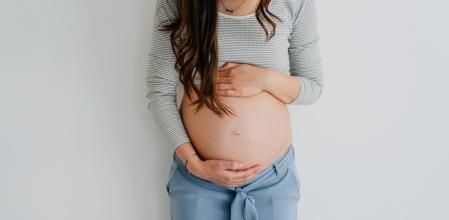 Una mujer es acusada de fingir embarazos para coger la baja: “La tripa se desprendía de su cuerpo”