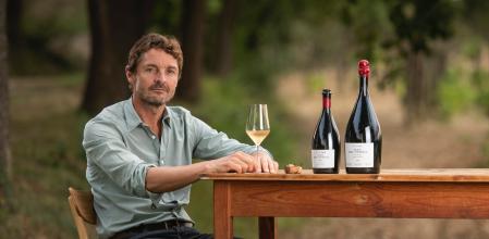 Pepe Raventós amb el Mas del Serral