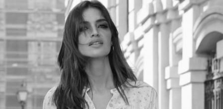 Sara Carbonero con su estilismo casual