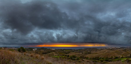 Impresionante nube arco en la costa de Mijas.