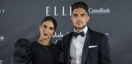 Melissa Jiménez y Marc Bartra el pasado mes de octubre en Sevilla.
