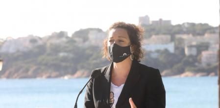 La portavoz del grupo parlamentario del PSC-Units, Alícia Romero, en rueda de prensa desde S'Agaró, donde se ha reunido el gobierno alternativo.