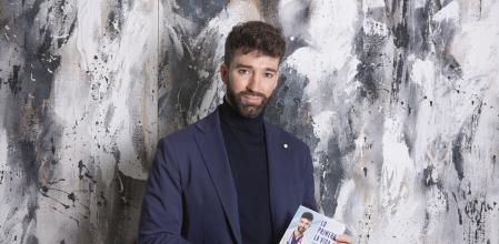 El médico, anestesista y reanimador David Callejo acaba de publicar un libro donde narra el día a día en un quirófano: 'Lo primero, la vida'