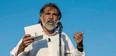 FOTO: MANÉ ESPINOSA. RAUL ROMEVA, JORDI CUIXART, ORIOL JUNQUERAS Y JOAQUIM FORN VUELVEN A ENTRAR EN EN CENTRO PENITENCIARIO DE LLEDONERS TRAS SERLES SUSPENDIDO EL TERCER GRADO. JORDI CUIXART, PRESIDENTE DE OMNIUM ANTES DE VOLVER A PRISIÓN