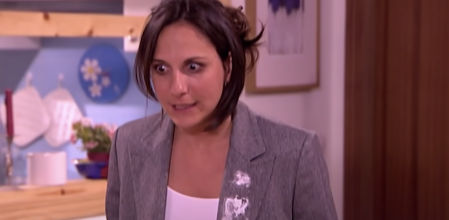 Malena Alterio interpretando a Belén López en el capítulo 'Érase un despertar' en 'Aquí no hay quien viva'