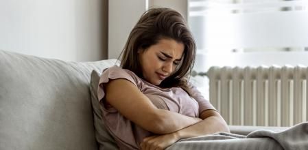 Mujer con dolor abdominal