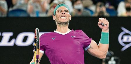 Melbourne (Australia), 21/01/2022.- Rafael Nadal of Spain celebrates match point during his third round Men'Äôs singles match against Karen Khachanov of Russia on Day 5 of the Australian Open Tennis Tournament at Melbourne Park in Melbourne, Australia, 21 January 2022. (Tenis, Abierto, Rusia, España) EFE/EPA/DAVE HUNT AUSTRALIA AND NEW ZEALAND OUT