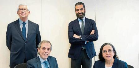 DIALOGOS VANGUARDIA. PONENTES: RAFAEL PUYOL, JUAN FERNANDEZ PALACIOS, IÑAKI ORTEGA Y MONTSERRAT GUILLEN.