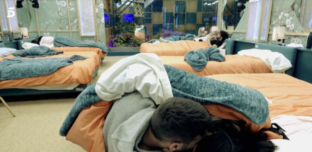 Elena y Alberto se dejan llevar en ‘Secret Story’ y protagonizan el primer 'edredoning' del reality