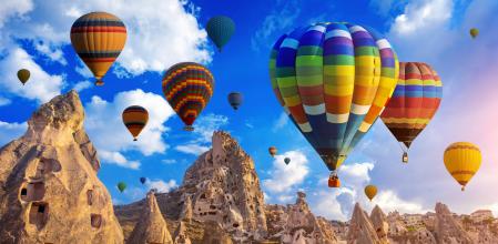 Globos sobrevolando el valle de Goreme, en la Capadocia