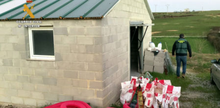 Nave de Tagle-Suances en la que los agentes del Seprona localizaron a los 18 perros de raza setter inglés muertos.