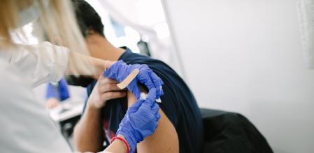 Per rebre la dosi de record, cal que hagin passat cinc mesos des que es va rebre la segona dosi