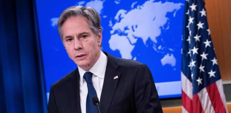 El Secretario de Estado de EE. UU., Antony Blinken, habla sobre Rusia y Ucrania durante una sesión informativa en el Departamento de Estado en Washington, DC, el 26 de enero de 2022. - EE. UU. rechazó el miércoles la demanda de Rusia de excluir a Ucrania de la OTAN y dijo que creía que Moscú estaba listo para invadir pero ofreció lo que llamó un nuevo camino para salir de la crisis. Blinken dijo que Washington había enviado a Moscú un 