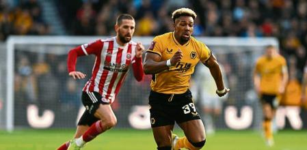 WOLVERHAMPTON, ENGLAND - JANUARY 09: Adama Traore of Wolverhampton Wanderers runs with the ball during the Emirates FA Cup Third Round match between Wolverhampton Wanderers and Sheffield United at Molineux on January 09, 2022 in Wolverhampton, England. (Photo by Shaun Botterill/Getty Images)