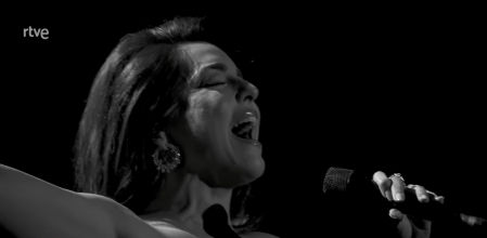 Ruth Lorenzo interpreta 'Bailar pegados' en el Benidorm Fest