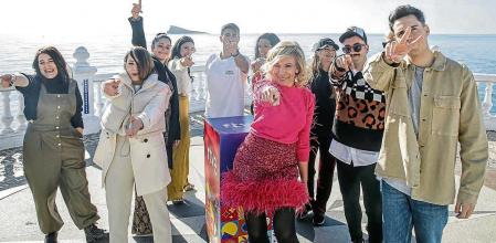 (I-D) Tanxugueiras, Blanca Paloma, Rayden, Chanel, la directora de Comunicación y Participación de RTVE, María Eizaguirre, Rigoberta Bandini, Varry Brava y Xeinn, posan en una rueda de prensa tras la celebración de la segunda semifinal del Benidorm Fest 2022, en el Mirador del Castillo, a 27 de enero de 2022, en Benidorm, Alicante, Comunidad Valenciana (España). Benidorm Fest es un festival organizado por RTVE con el fin de elegir el representante español para Eurovisión 2022. De los siete grupos que participaron en la semifinal, solamente cuatro continúan para participar en la final. Estos finalistas de la segunda y primera semifinal competirán el próximo sábado 29 de enero por representar a España en Eurovisión 2022. 28 ENERO 2022;EUROVISIÓN;CANCION;FINALISTAS;ESPAÑA;2022;BENIDORM FEST Joaquín Reina / Europa Press 28/01/2022